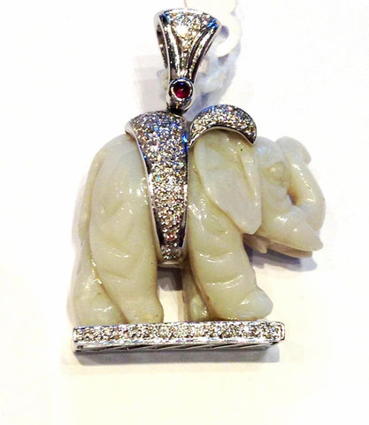 An Elephant in White Agate " Pendant"